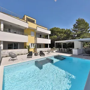 Luxury Nada With Pool Apartmán Petrcane